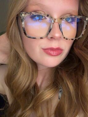 Meet your Posher, Ella